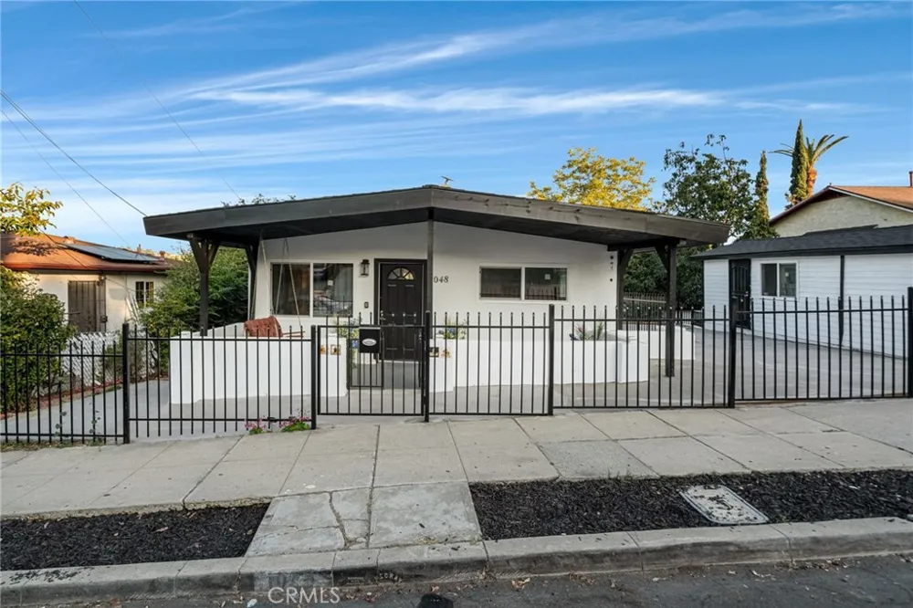1048 Dexter Street Los Angeles, CA 90042