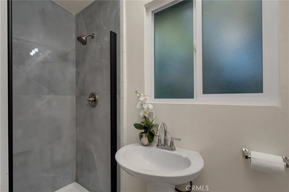 1048 Dexter Street Los Angeles, CA 90042