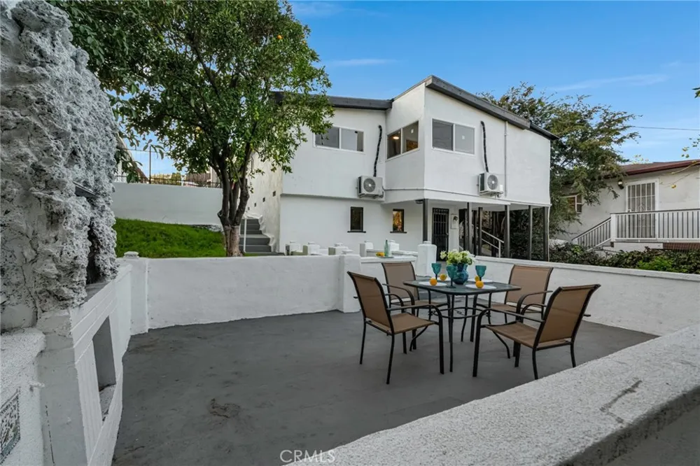 1048 Dexter Street Los Angeles, CA 90042