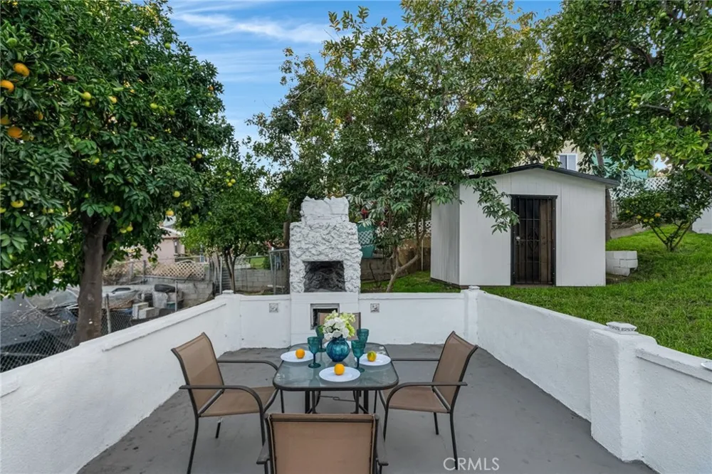 1048 Dexter Street Los Angeles, CA 90042