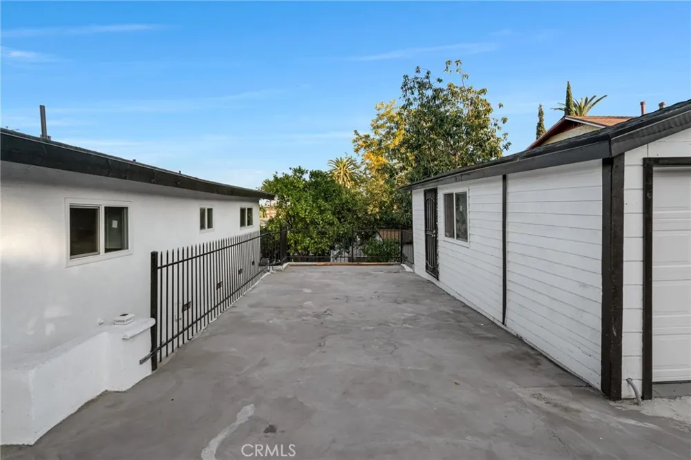 1048 Dexter Street Los Angeles, CA 90042