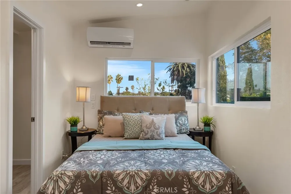 1048 Dexter Street Los Angeles, CA 90042