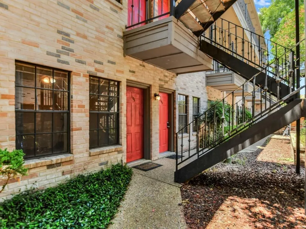 2216 San Gabriel Street #105 Austin, TX 78705
