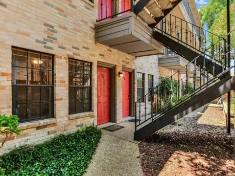 2216 San Gabriel Street #105