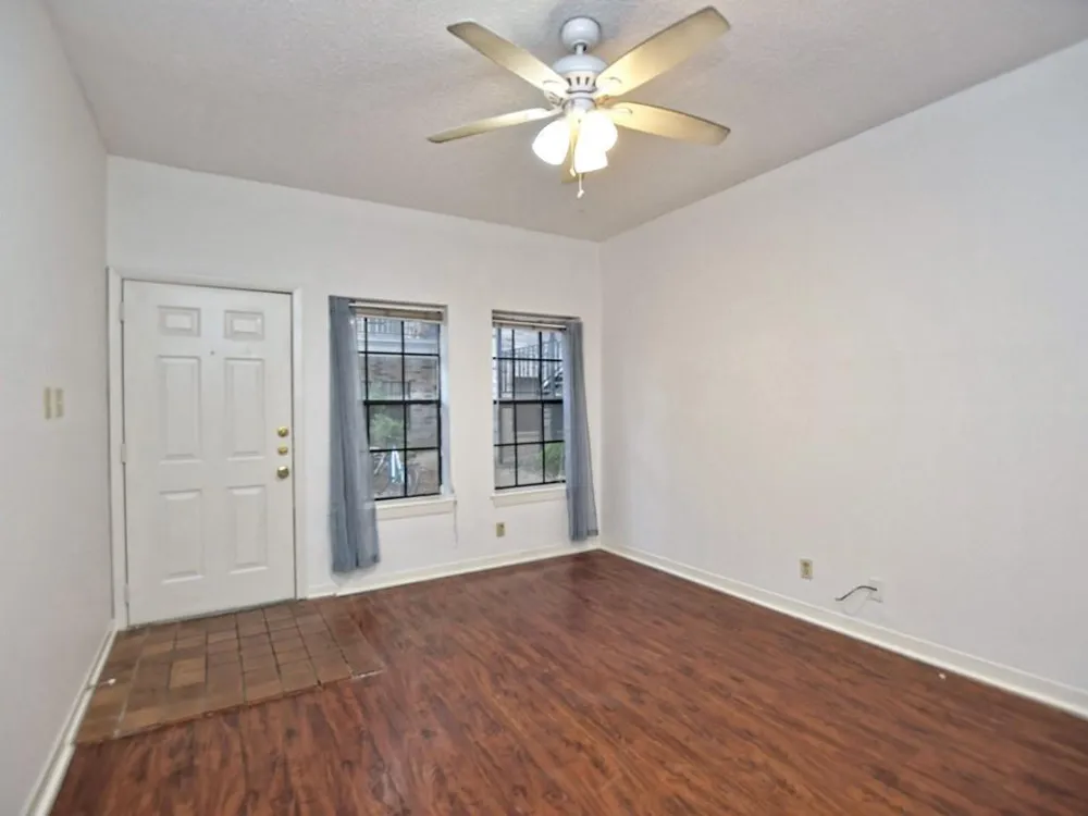 2216 San Gabriel Street #105 Austin, TX 78705