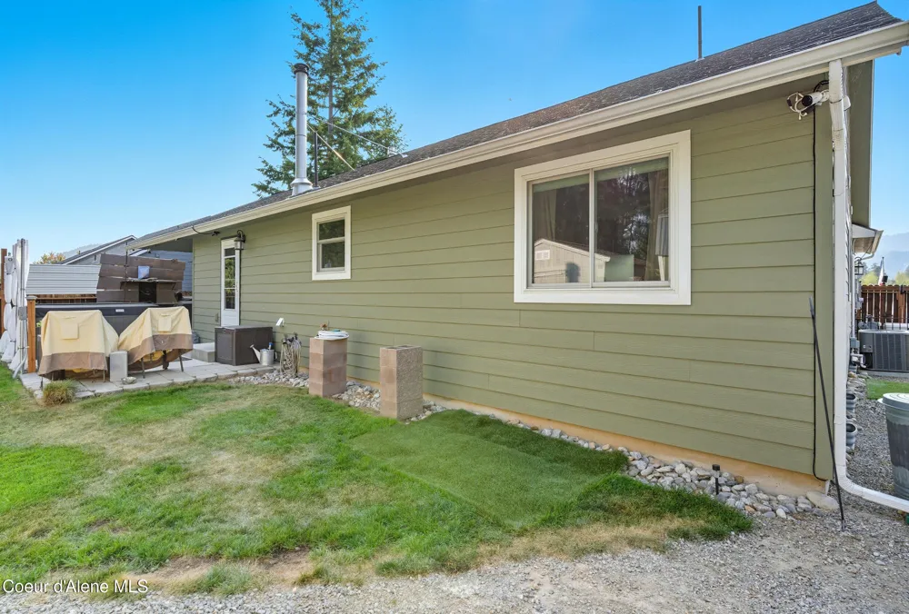 5779 W FREDRICK LOOP Spirit Lake, ID 83869