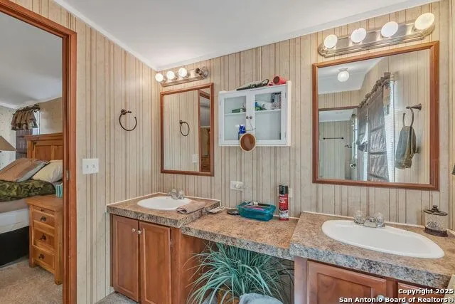 2654 Matthews Ranch Road Dilley, TX 78017