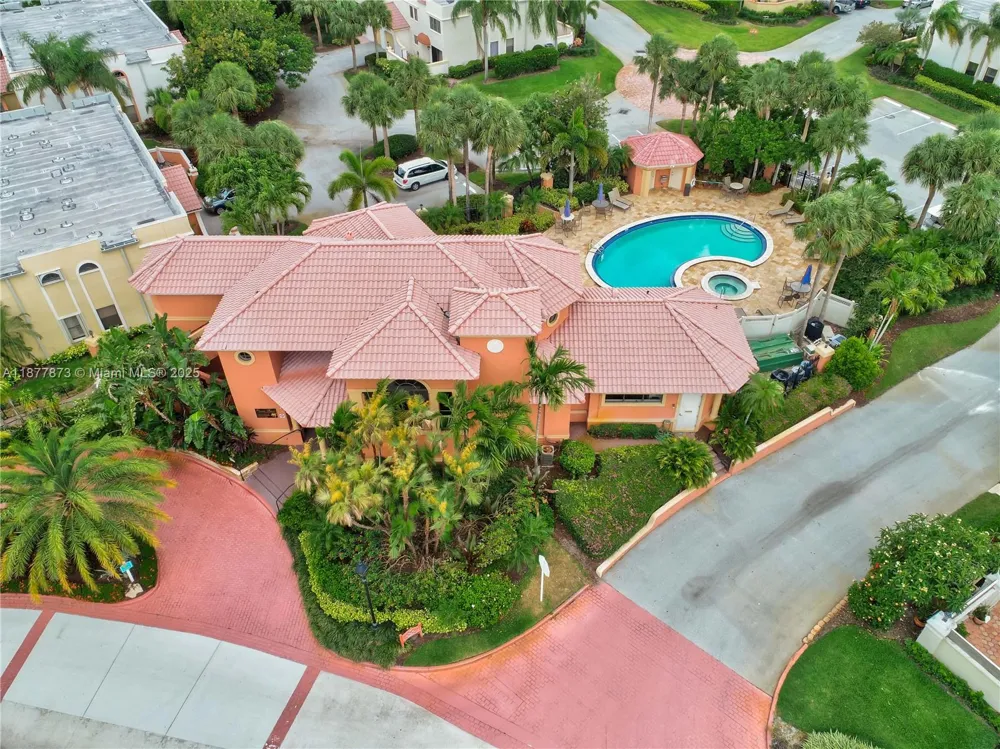 600 Uno Lago Dr #302 Juno Beach, FL 33408