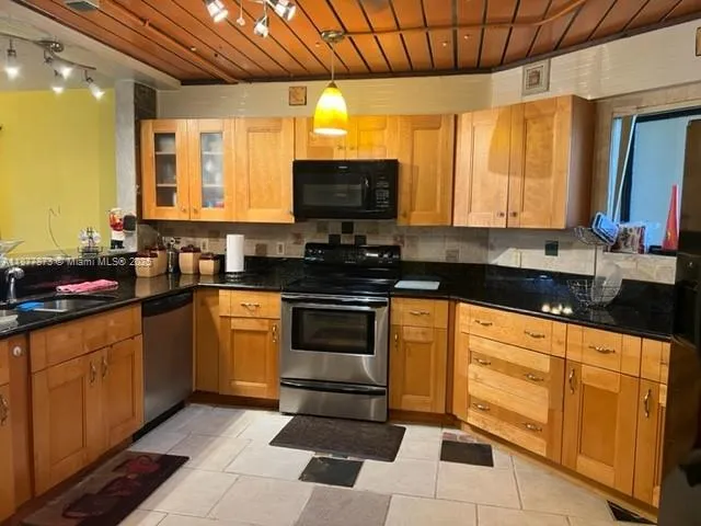 600 Uno Lago Dr #302 Juno Beach, FL 33408