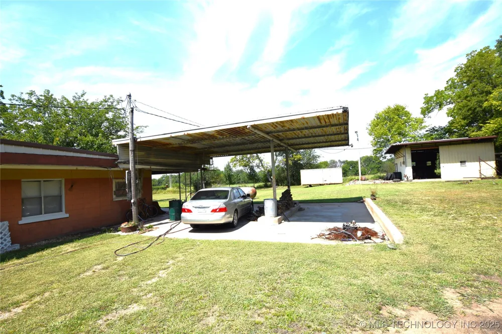 319 E Oak Street Stilwell, OK 74960