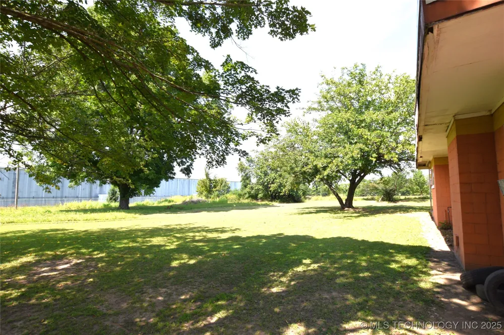 319 E Oak Street Stilwell, OK 74960