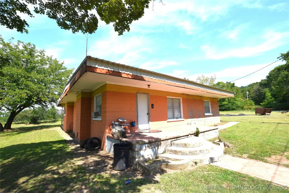 319 E Oak Street Stilwell, OK 74960