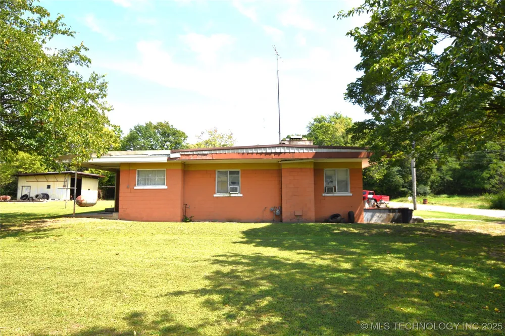 319 E Oak Street Stilwell, OK 74960