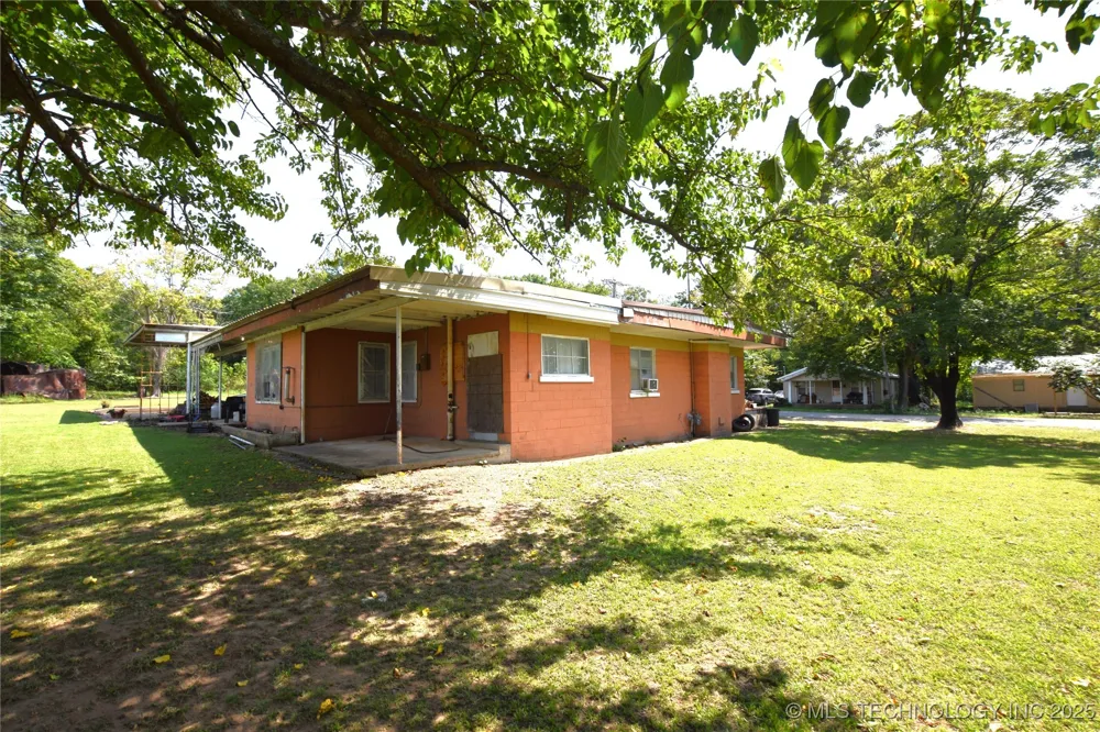 319 E Oak Street Stilwell, OK 74960