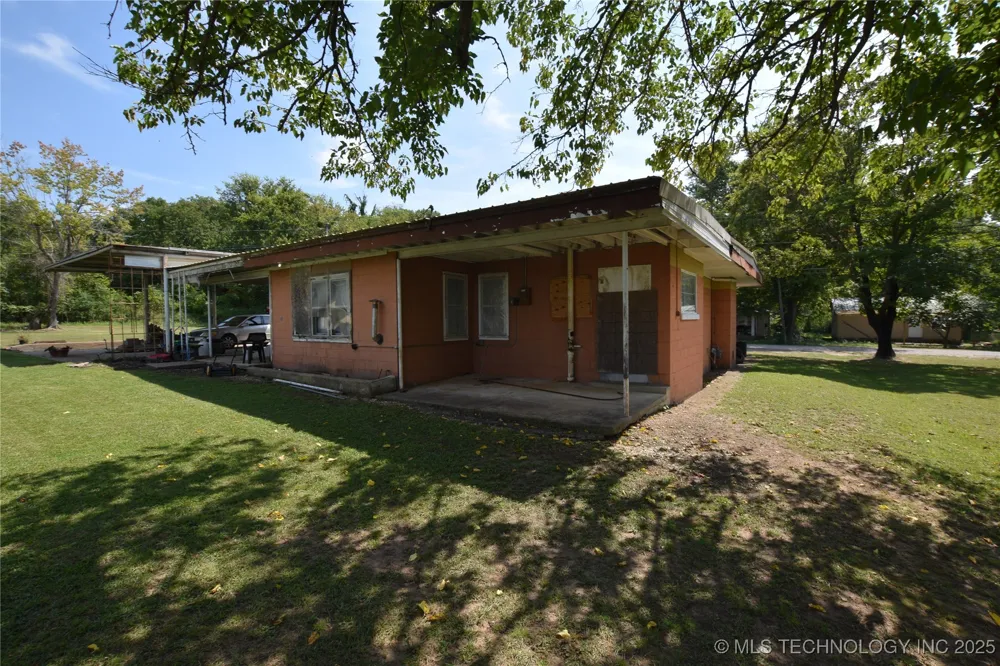 319 E Oak Street Stilwell, OK 74960