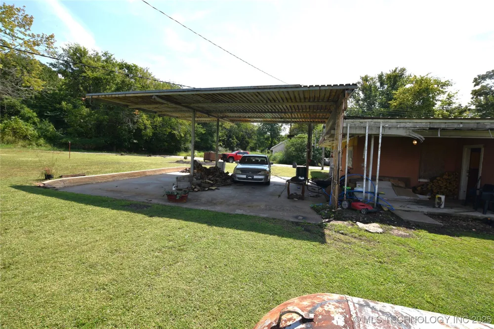 319 E Oak Street Stilwell, OK 74960