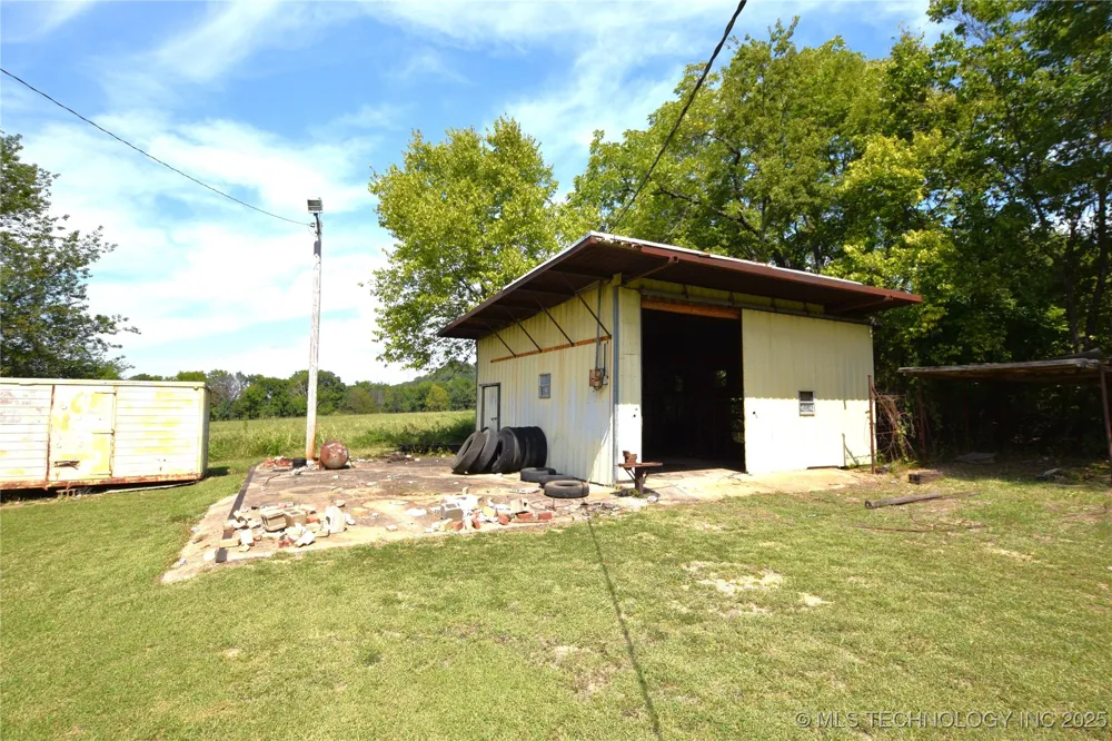 319 E Oak Street Stilwell, OK 74960
