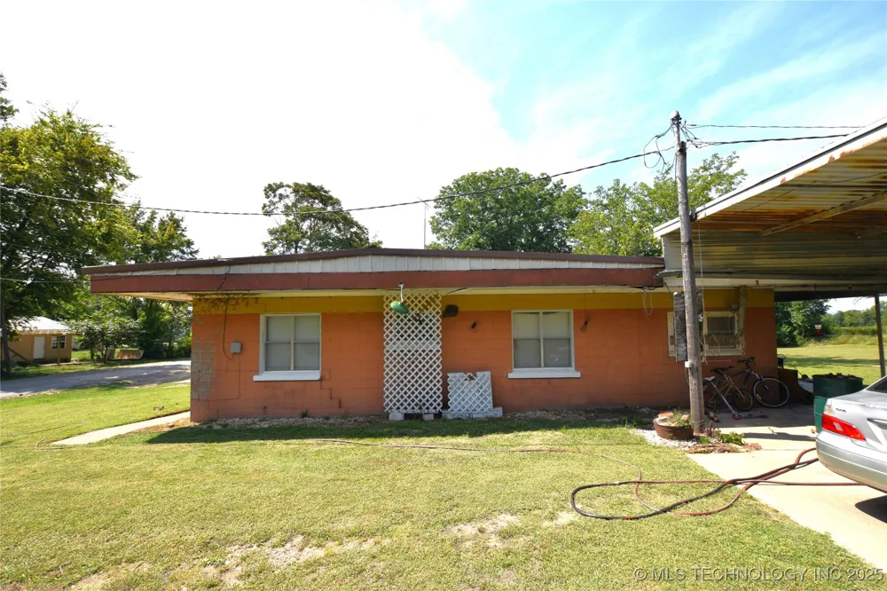 319 E Oak Street Stilwell, OK 74960