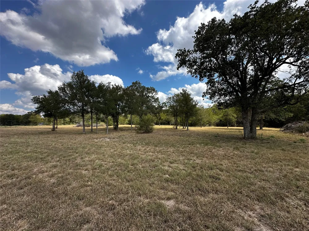 1501 Old Colony Line Road Dale, TX 78616