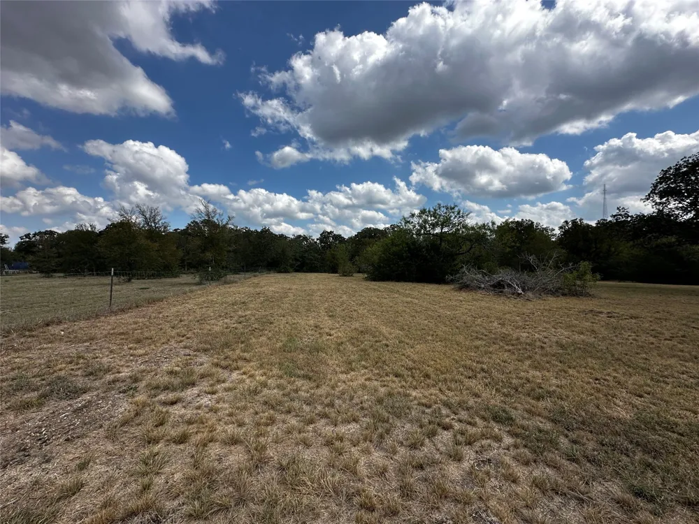 1501 Old Colony Line Road Dale, TX 78616