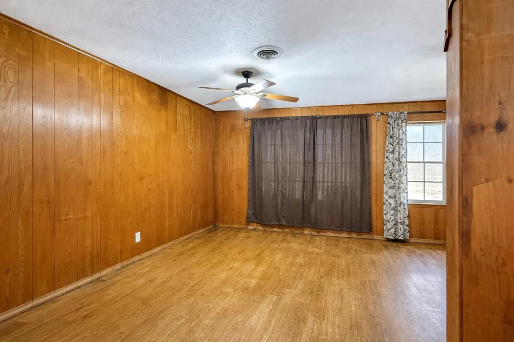 5604 Highway 105 Hull, TX 77564