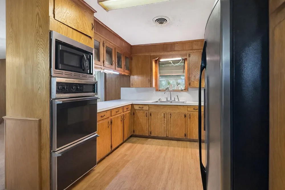 5604 Highway 105 Hull, TX 77564