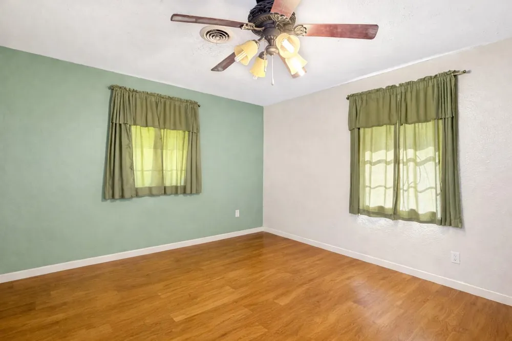 5604 Highway 105 Hull, TX 77564