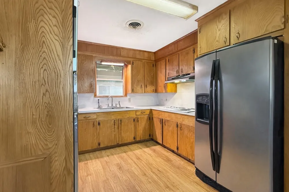 5604 Highway 105 Hull, TX 77564