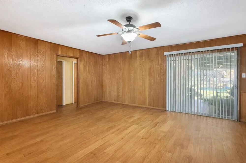 5604 Highway 105 Hull, TX 77564