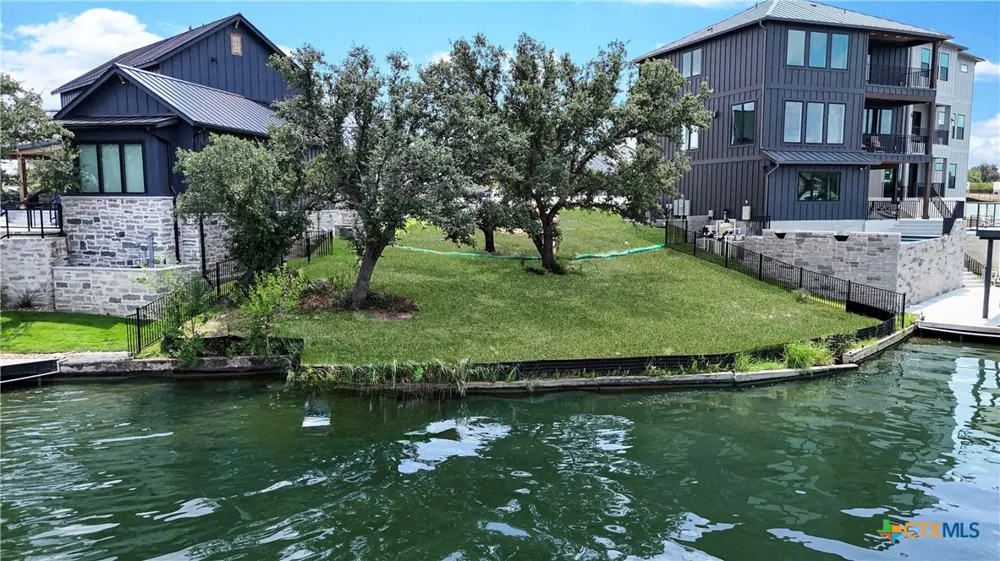 7 Pointview Dr. Granite Shoals, TX 78654