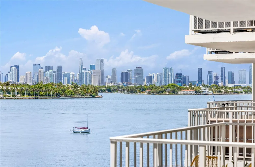 1228 West Ave #312 Miami Beach, FL 33139