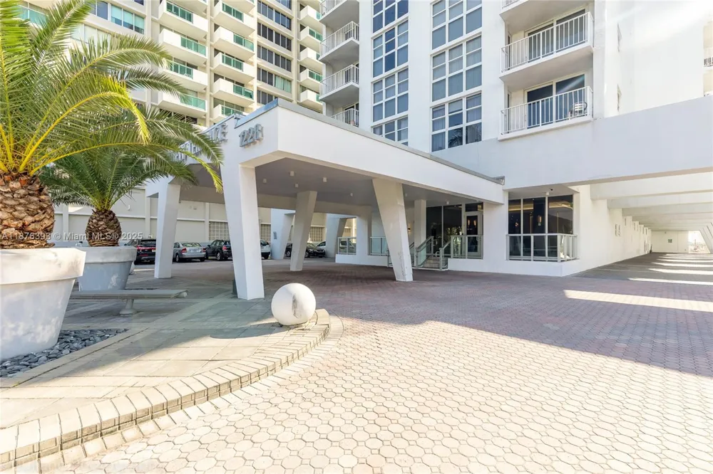1228 West Ave #312 Miami Beach, FL 33139