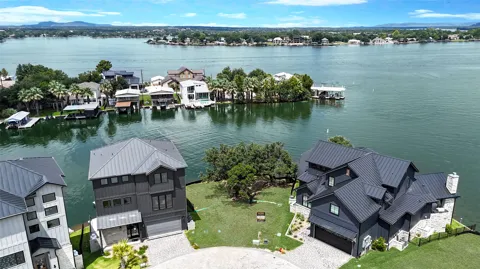 7 Pointview Drive
