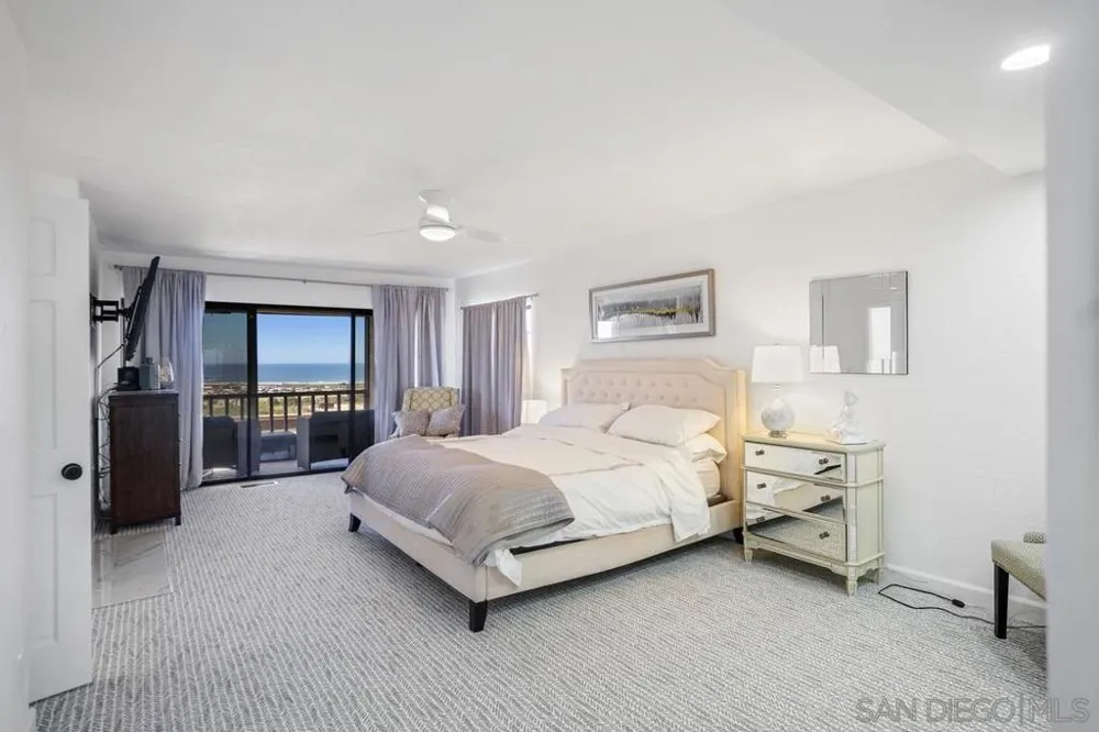 13053 Caminito Del Rocio Del Mar, CA 92014
