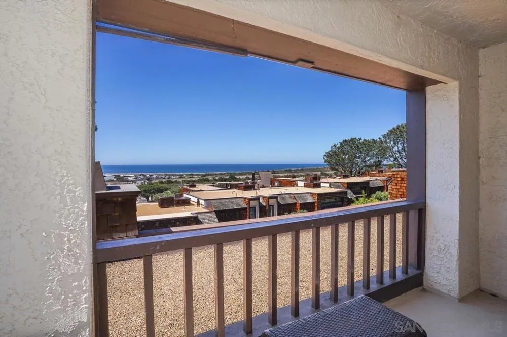 13053 Caminito Del Rocio Del Mar, CA 92014