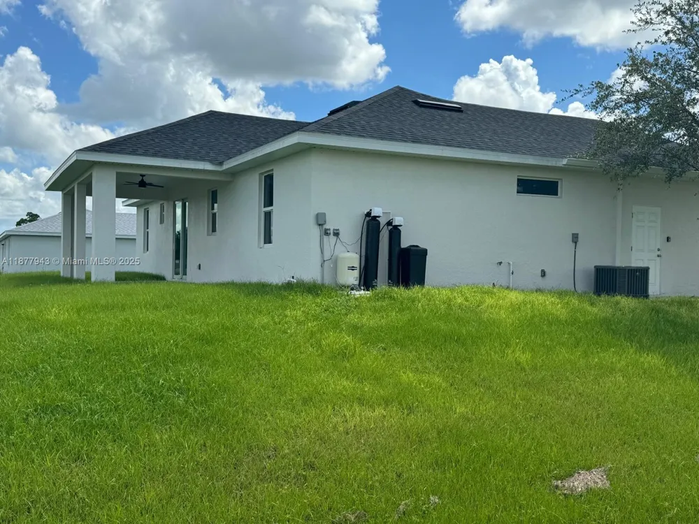 2044 Crawford Ave N Lehigh Acres, FL 33971