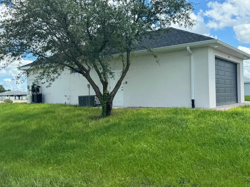 2044 Crawford Ave N Lehigh Acres, FL 33971