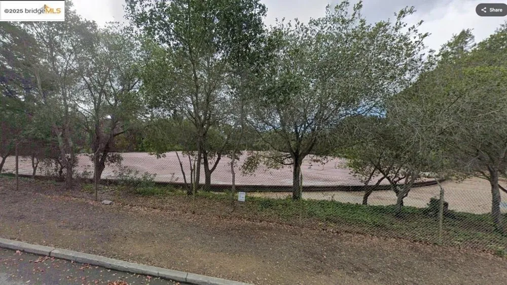 Bullard DR Oakland, CA 94611