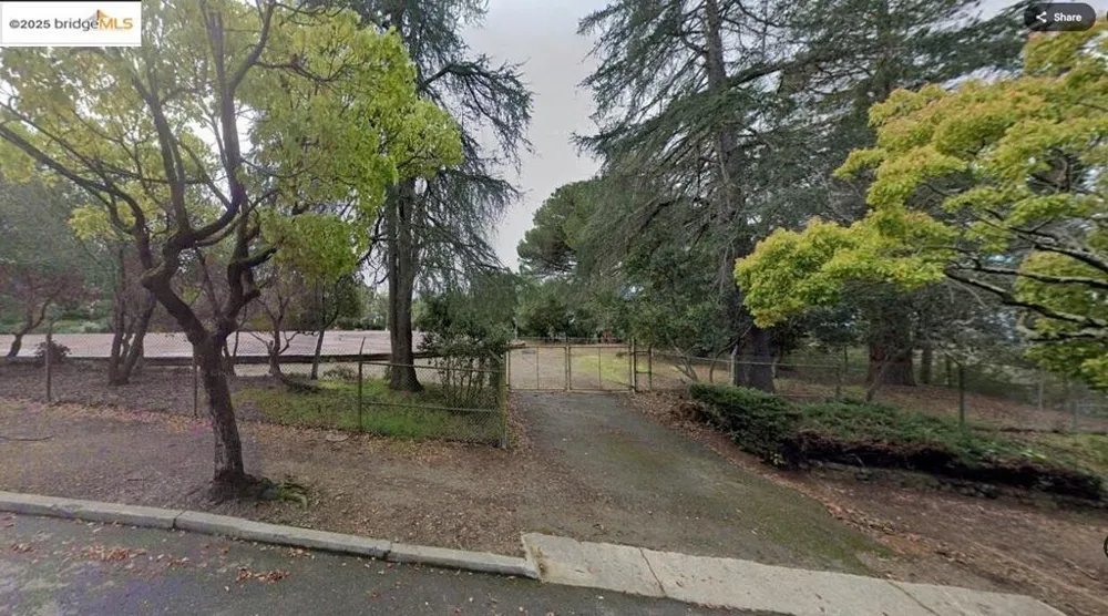 Bullard DR Oakland, CA 94611
