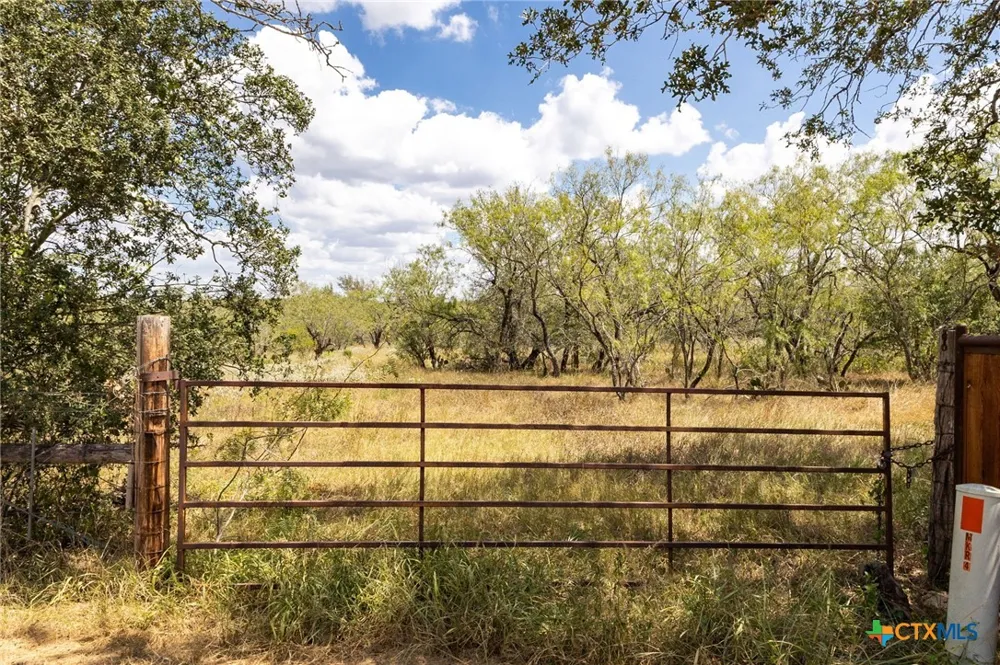211 Halm Road Seguin, TX 78155