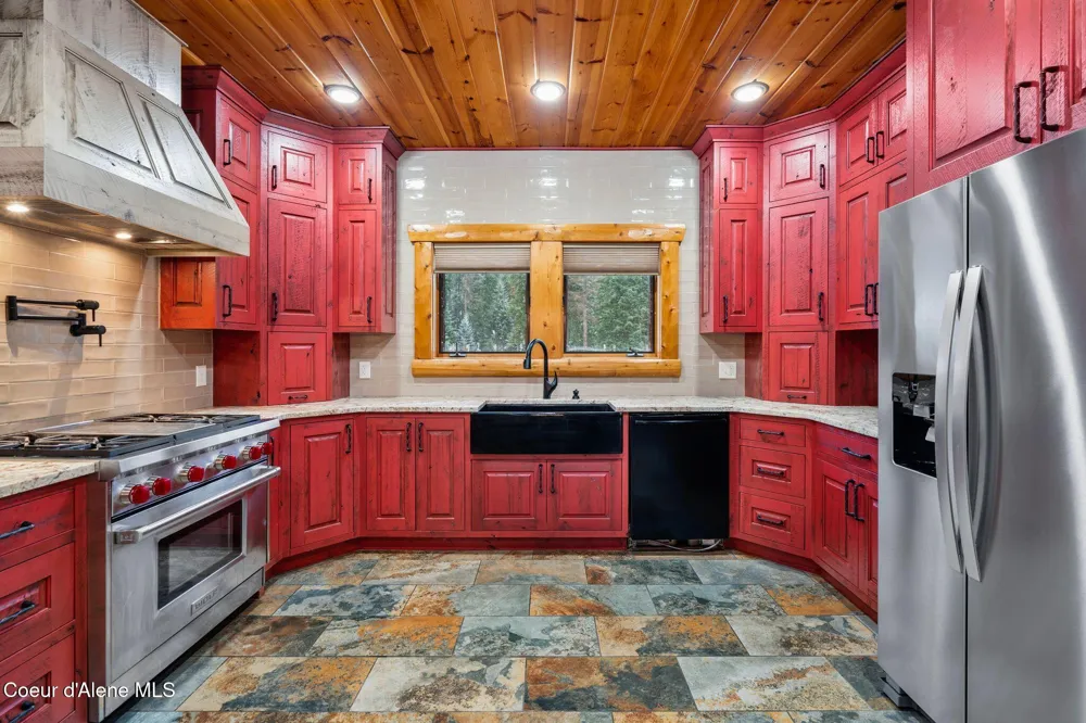 58250 Hwy 200 Clark Fork, ID 83811