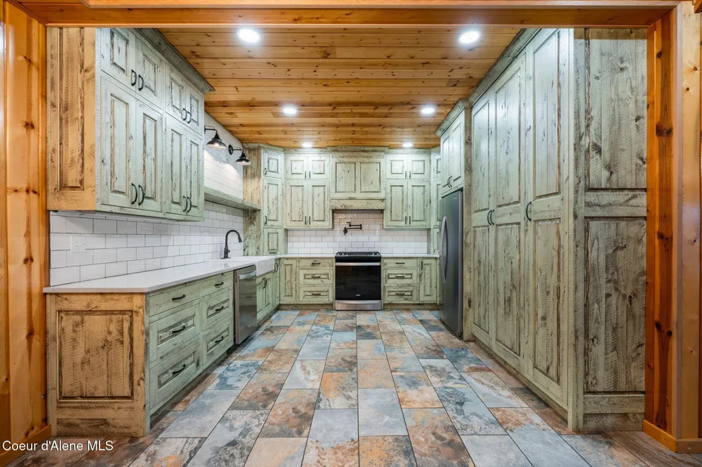 58250 Hwy 200 Clark Fork, ID 83811