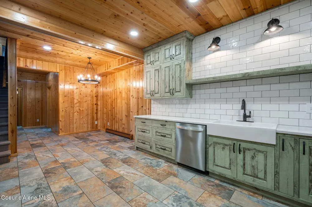 58250 Hwy 200 Clark Fork, ID 83811