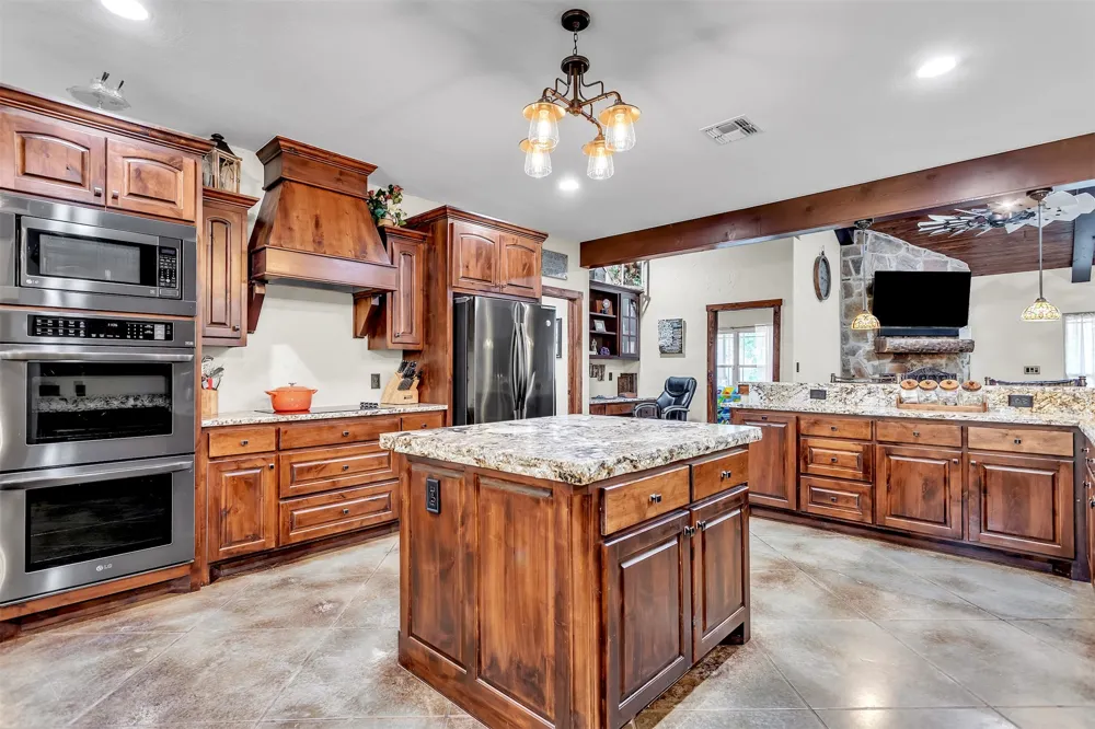 337 County Road 3535 Saltillo, TX 75478