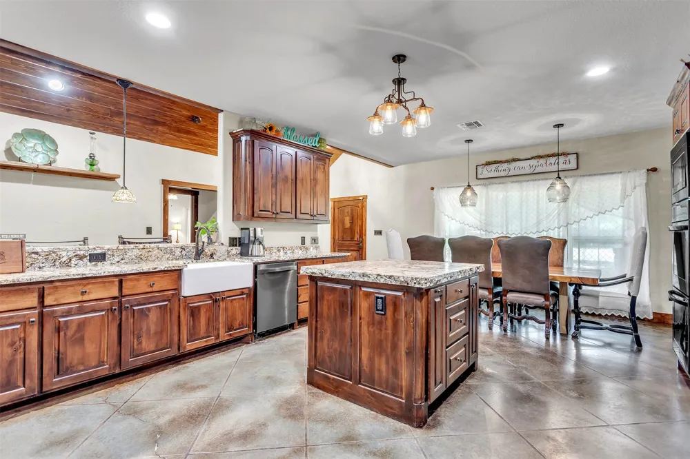 337 County Road 3535 Saltillo, TX 75478