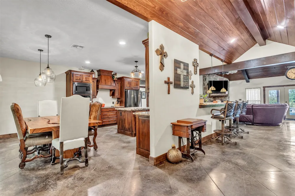 337 County Road 3535 Saltillo, TX 75478