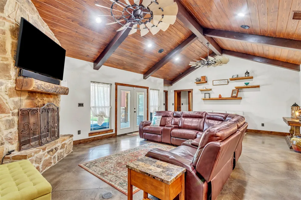 337 County Road 3535 Saltillo, TX 75478