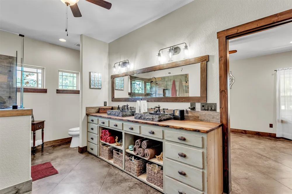 337 County Road 3535 Saltillo, TX 75478