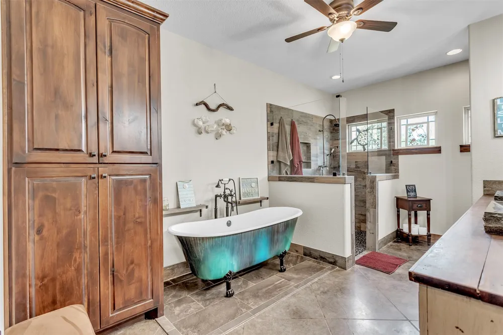 337 County Road 3535 Saltillo, TX 75478