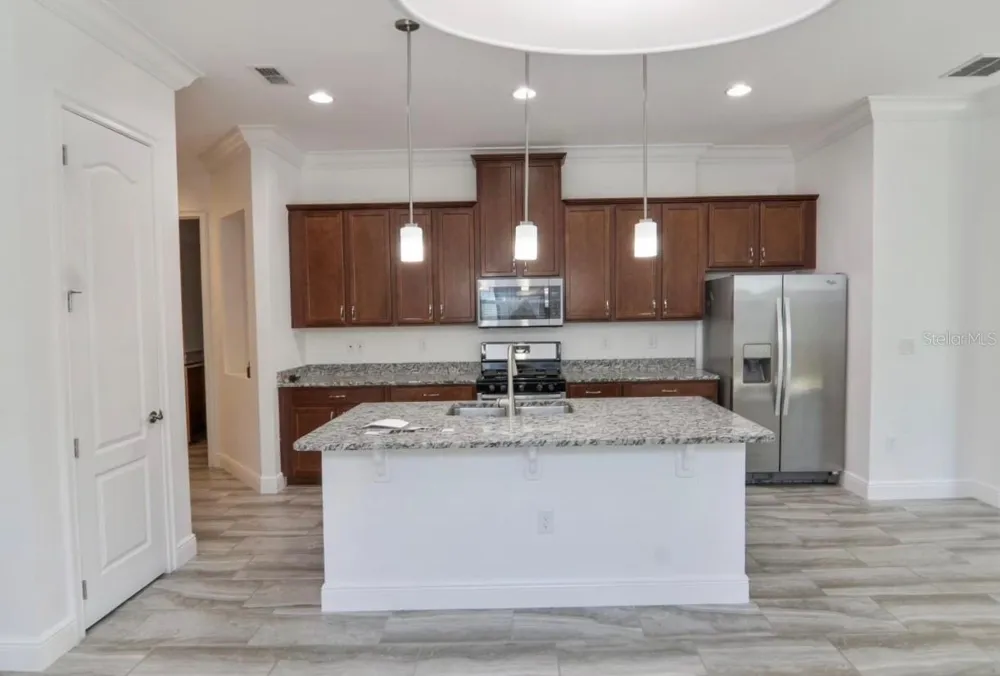 2491 YELLOW BRICK ROAD St Cloud, FL 34772